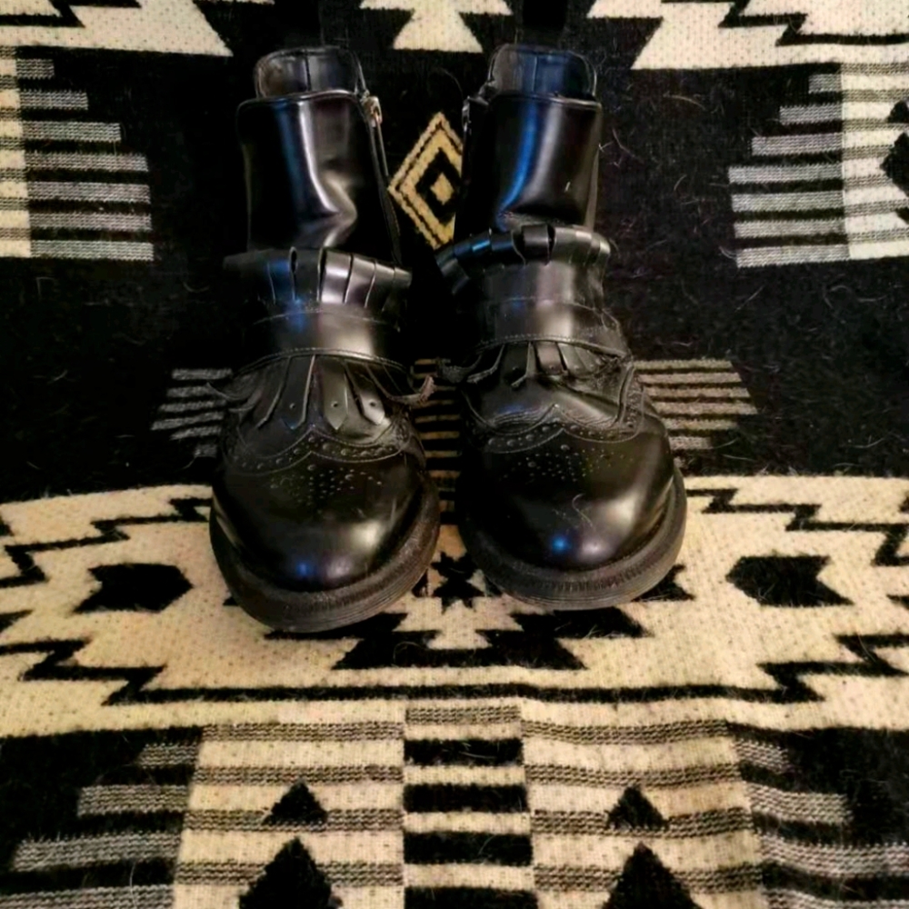 Dr Marten Tina Brogue Chelsea w/ Kiltie